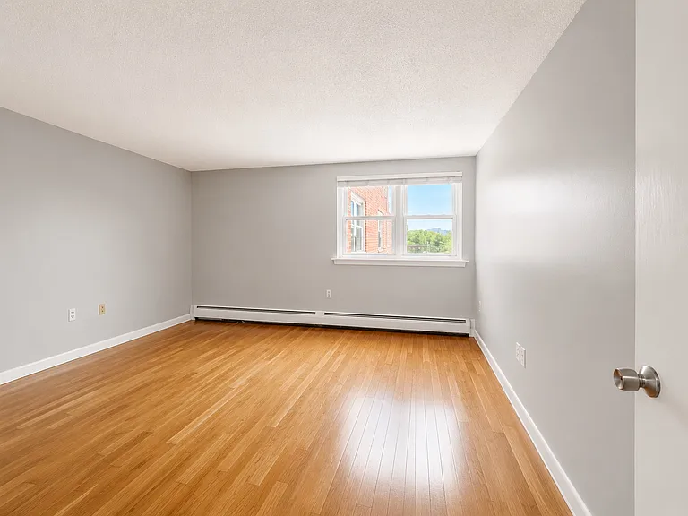 138 Store Ave #4P — Photo 6
