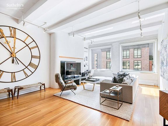 3rd image of 487 Greenwich St Suite 6A