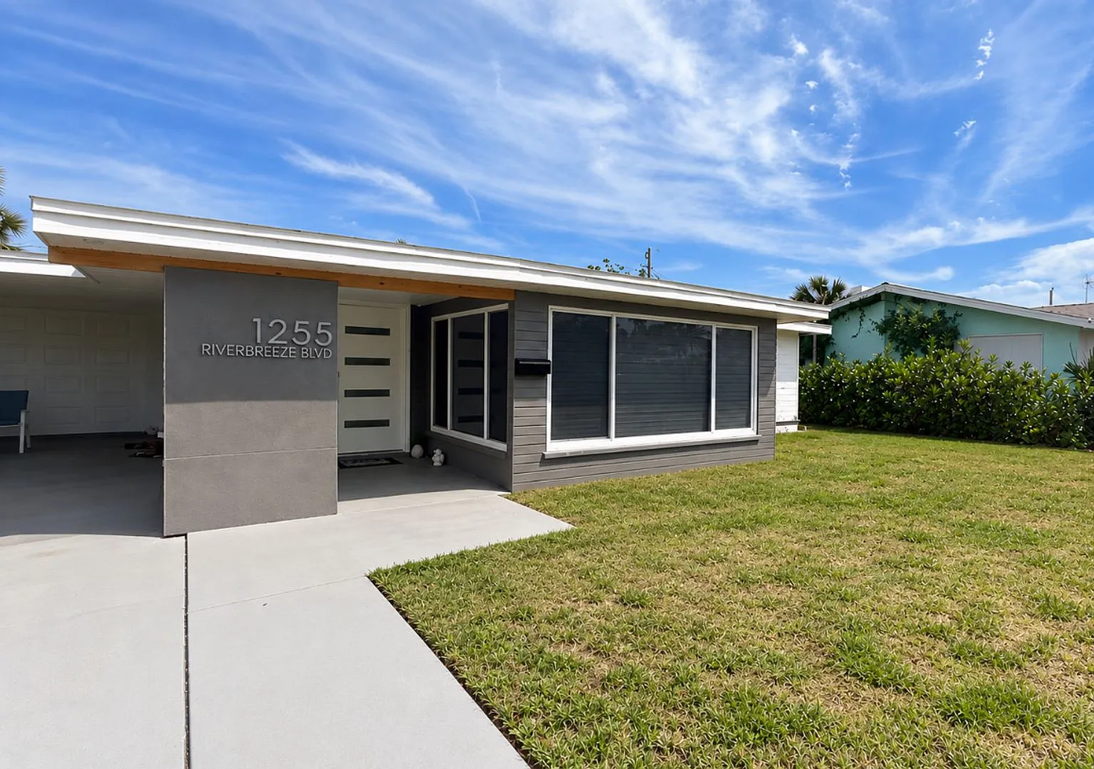 Beach Bungalow — Photo 1