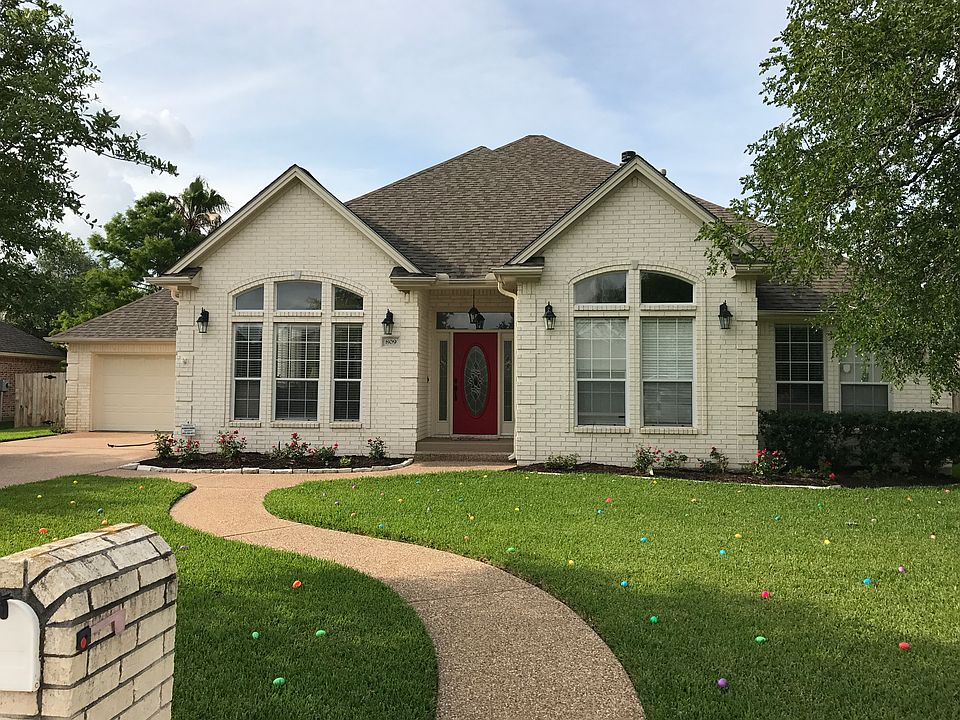 1st image of 809 Pine Valley Dr