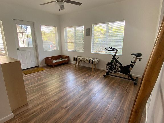 4th image of 1074 NE Orange Ave