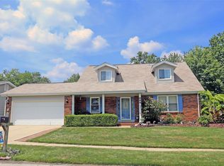 689 Walnut Point Ct, Ballwin, MO 63021