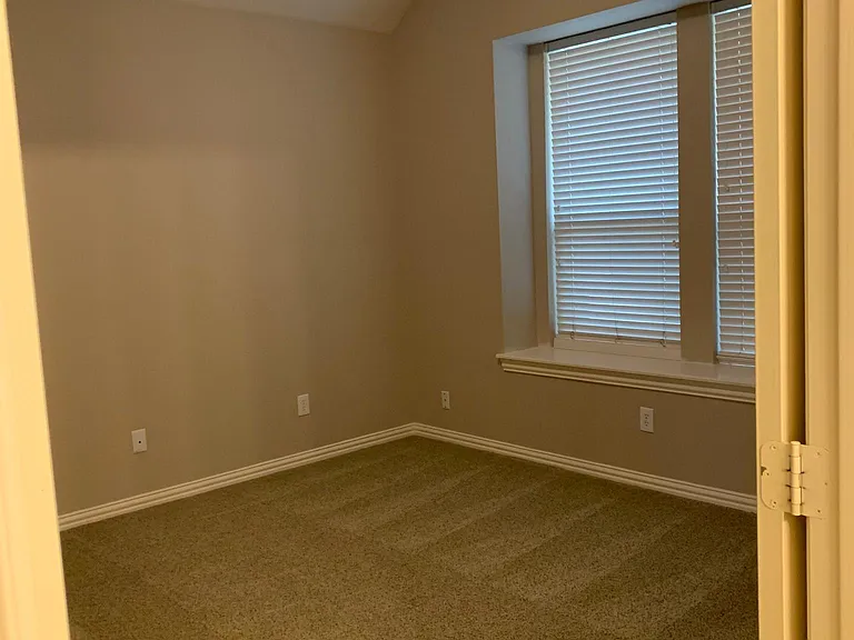 1051 Elm Dr — Photo 15