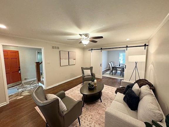 5th image of 724 Center Dr