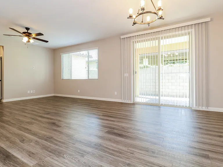 16574 W Sierra St — Photo 4