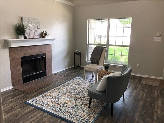 5th image of 2021 Meadow View Dr