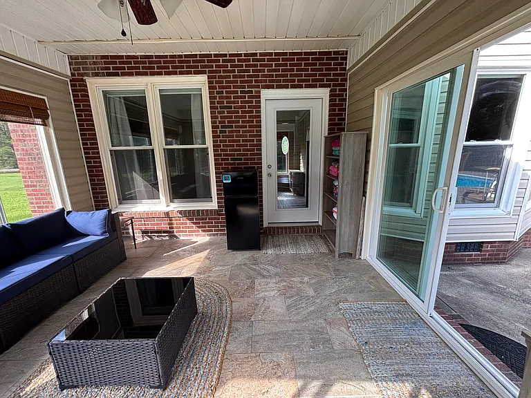 468 Derby Ln — Photo 34