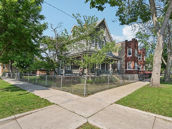 5th image of 3754 W Sunnyside Ave
