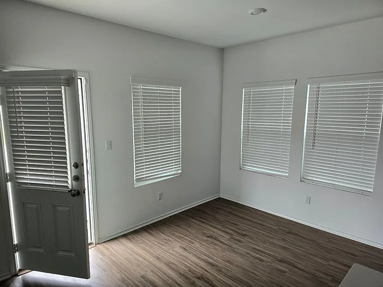 1433 Weatherford Ln — Photo 21