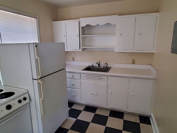 2nd image of 1418 Seminole Dr