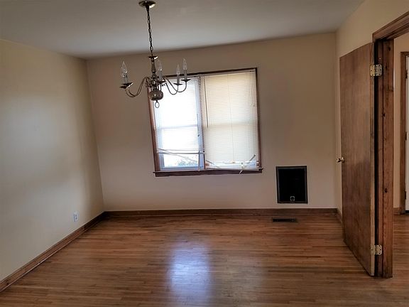 4th image of 409 Woodbury Hwy