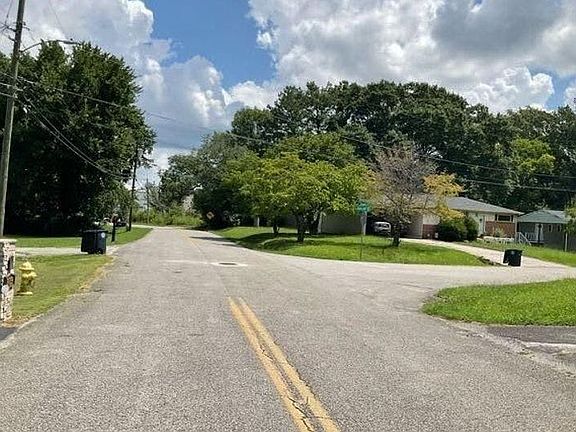 4th image of 902 Altamaha St