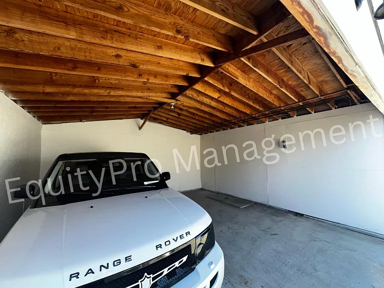 5583 California Ave — Photo 4