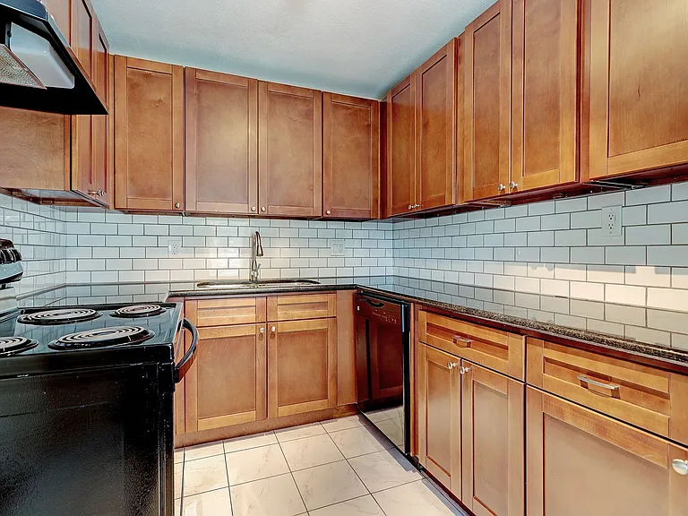 949 Teetshorn St. — Photo 1