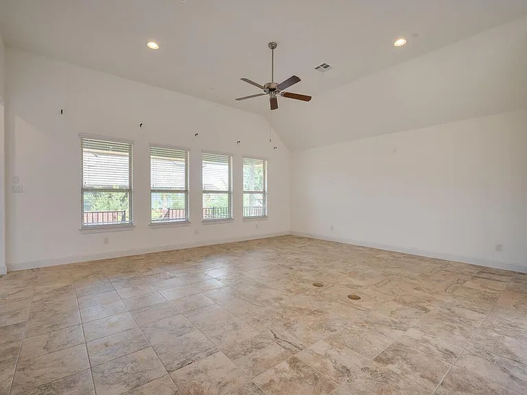 220 Oxbow Cv — Photo 16