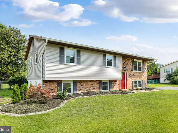2 Wynngate Ct, Fredericksburg, VA 22405