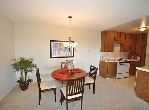 5th image of 1031 Cherry Ave APT 26