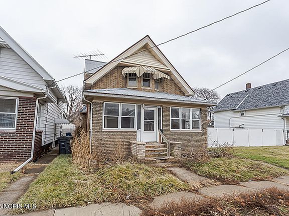 3rd image of 3412 Maple St