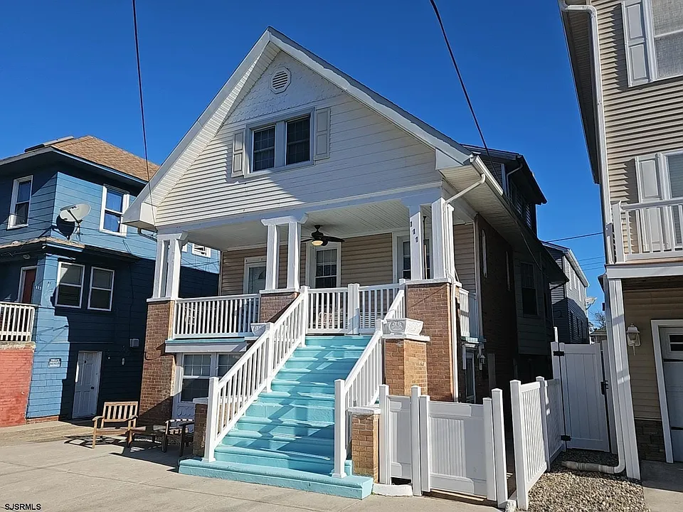 111 N Sacramento Ave
