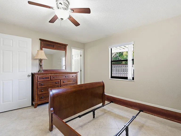 2545 Conroy Dr — Photo 9