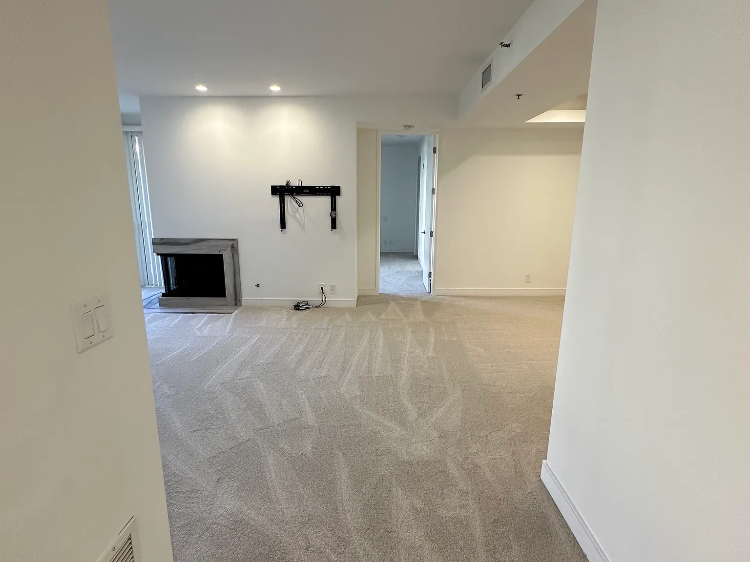 2 bed, 1300 sqft, $5,800 — Photo 2