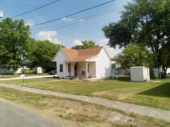1224 E Olive St, Staunton, IL 62088