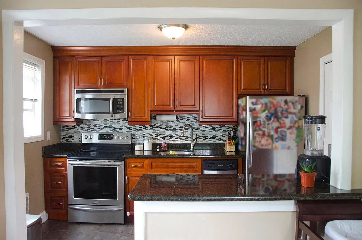 Updated kitchen with stainless steel appliances - 1283 Hope St #1