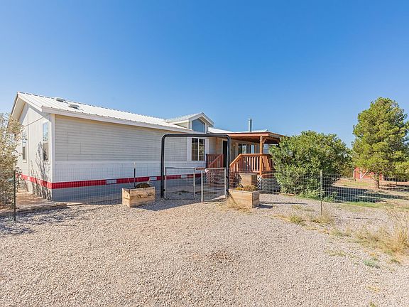 2nd image of 40 Holiday Ln