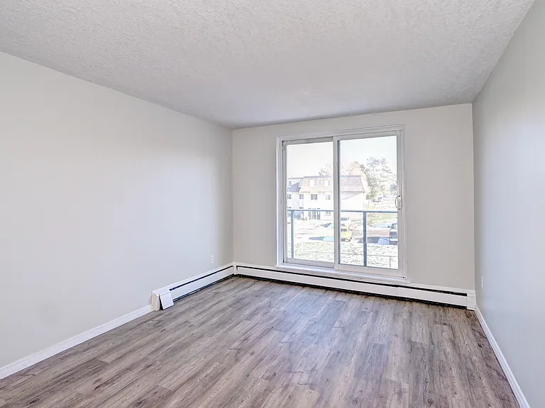 531 Franklin Blvd — Photo 8