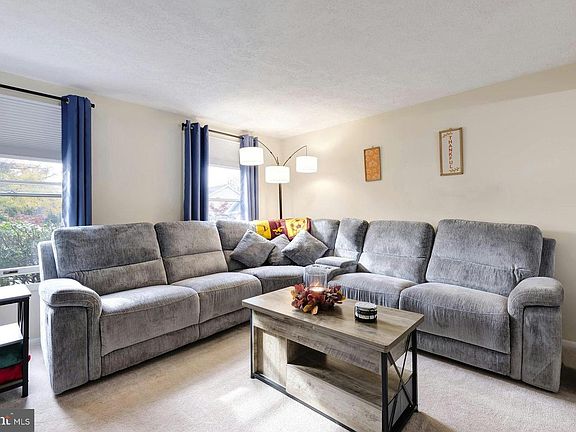 3rd image of 10297 Woodmont Ct