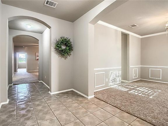 2nd image of 410 Las Colinas Dr
