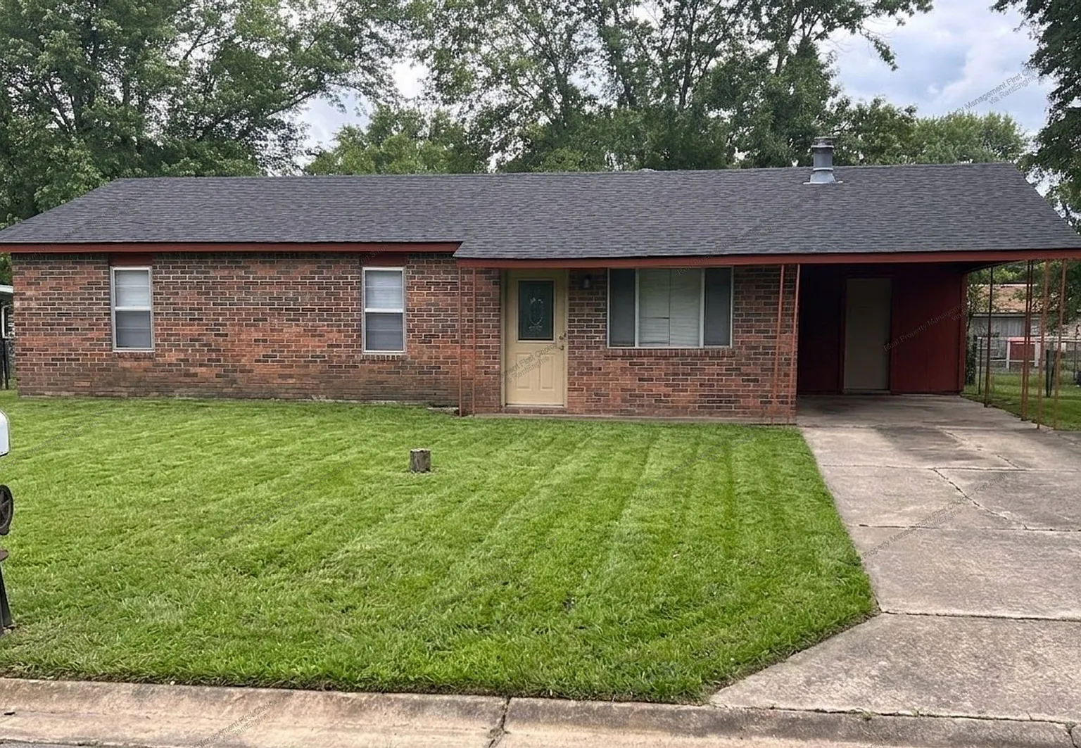 3 bed, 1.5 bath, 1179 sqft, $950 — Photo 1