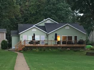 10549 Hickory Dr, Pinckney, MI 48169