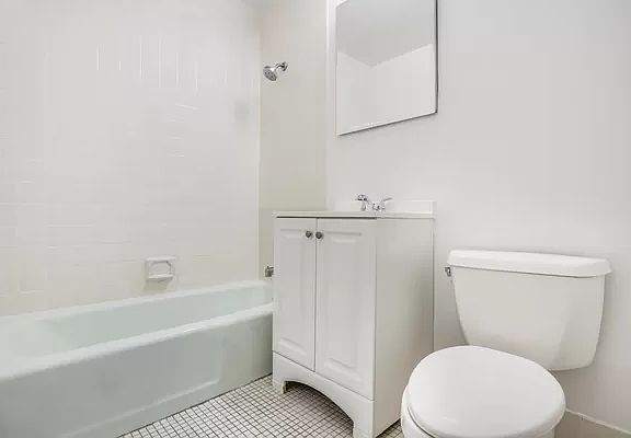 3rd image of 322 W 57th St #21K1