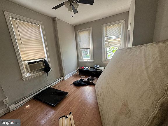 5th image of 606 E Indiana Ave