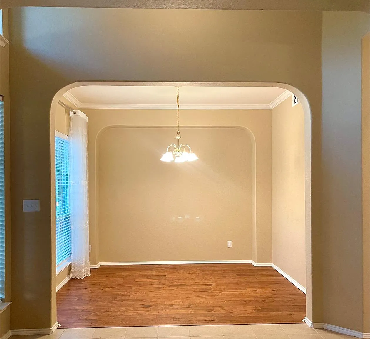 4 bed, 2734 sqft, $3,000 — Photo 3