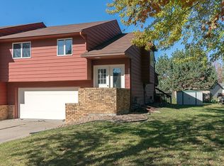 2208 W Dream Dr, North Mankato, MN 56003