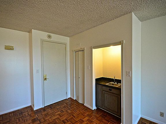 3rd image of 5150 Hidalgo St Unit 1402