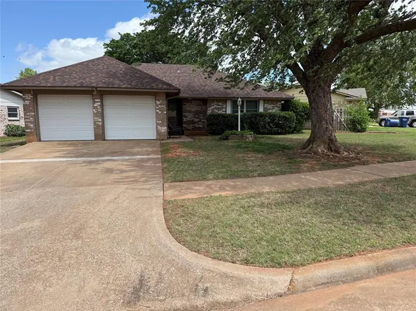 620 S Woodland Dr, Mustang, OK 73064