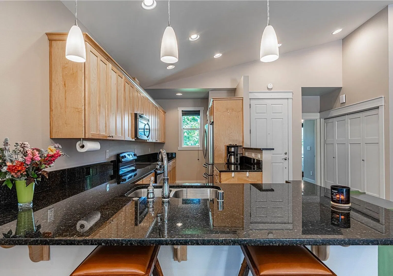 3 Bedroom, 1.75 Bath Home at Suncrest — Photo 4