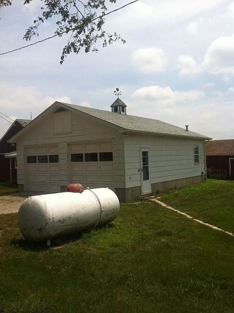 2nd image of 753 N 400th Rd