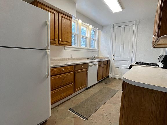 3rd image of 502 Douglas Ave