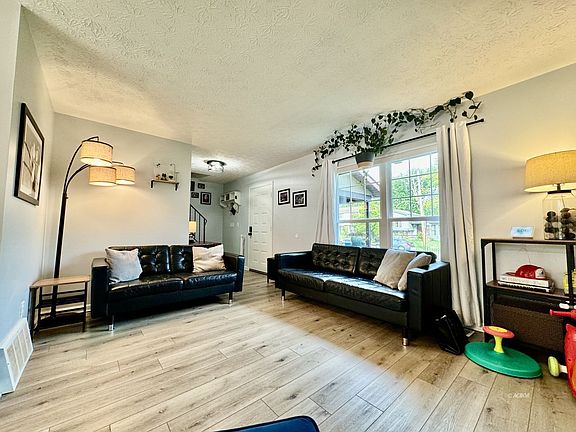 4th image of 2141 Keller Pl E