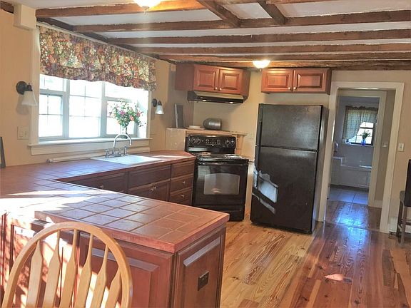 3rd image of 260 Village St #260