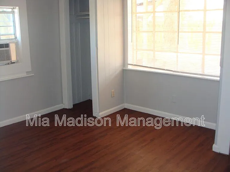 1226 E Henry St #B — Photo 8