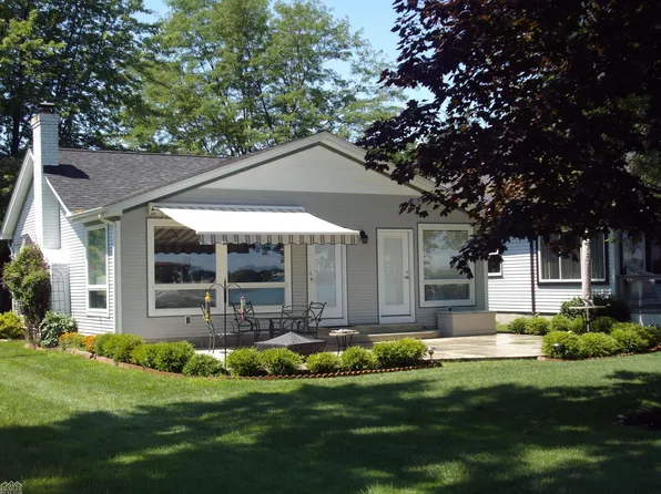 5681 Pte Dr, East China, MI 48054