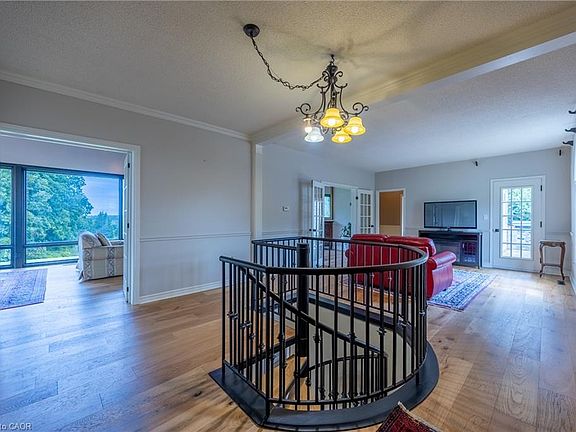 3rd image of 46 Tutela Heights Rd