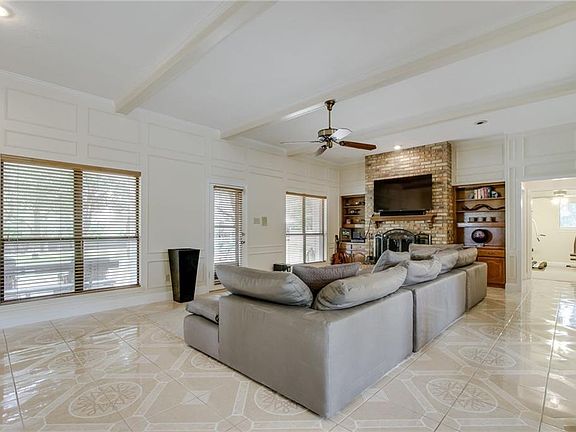4th image of 2411 Emerald Cir