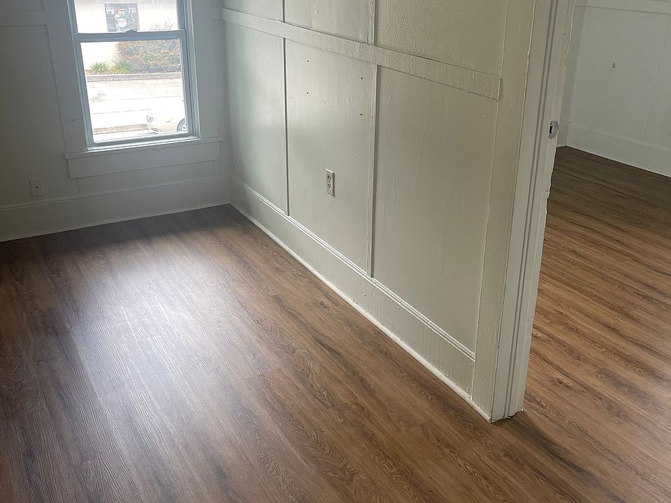 1st image of 701 SE Tuscawilla Ave