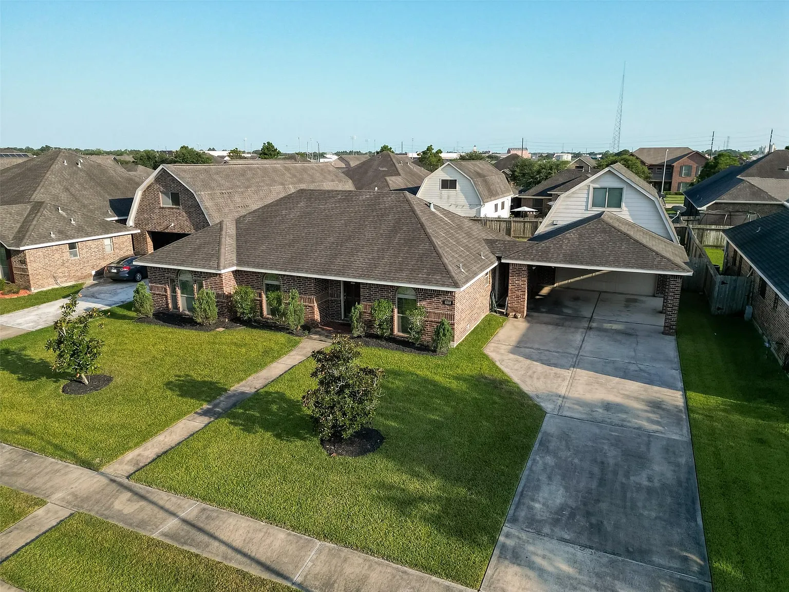 4 bed, 2.0 bath, 2125 sqft, $3,300 — Photo 1
